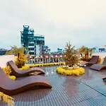 City View/ Central/ Big Bacony/2Br/1\' To Lake