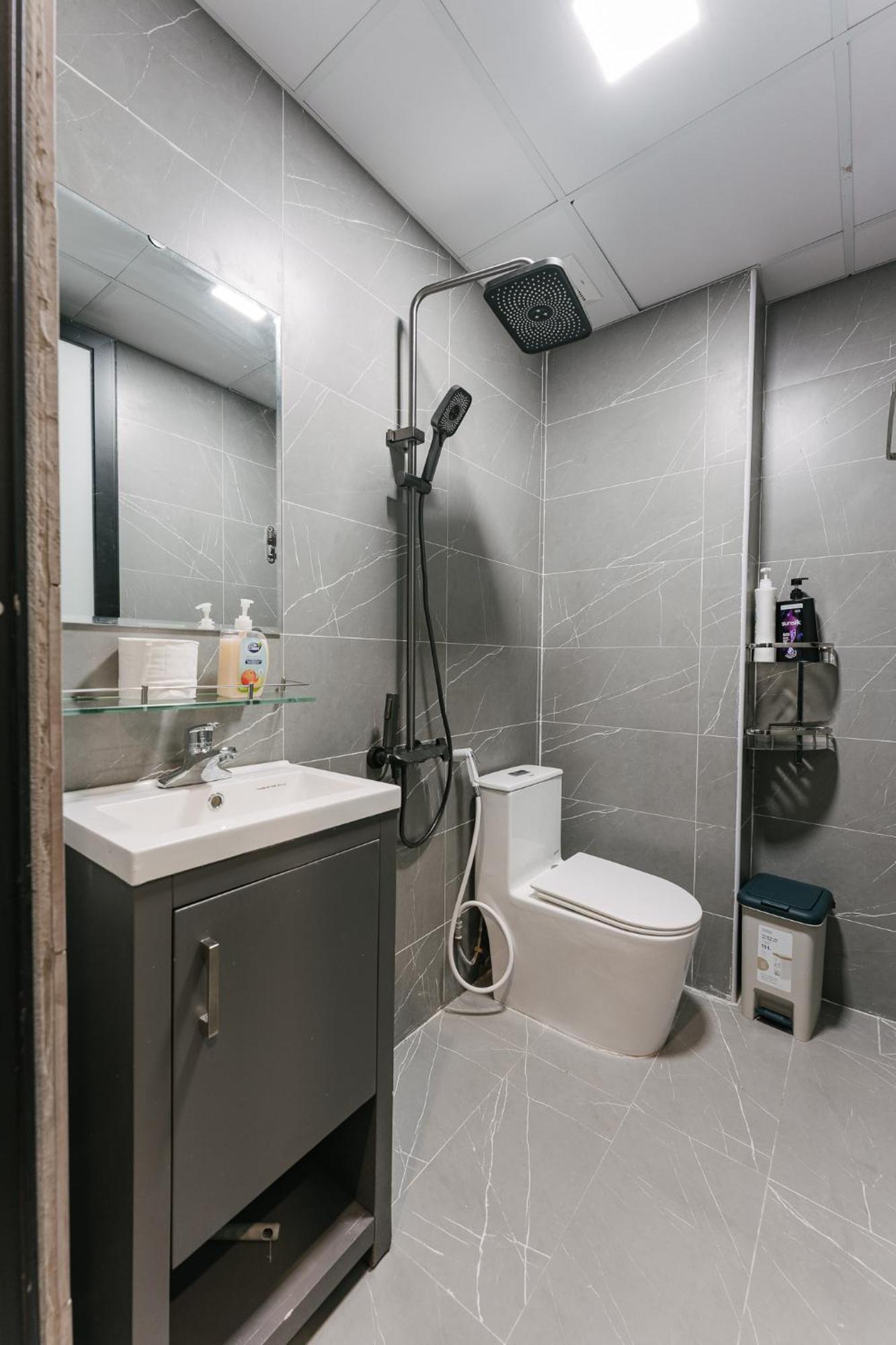 View/ Central/ Big Bacony/2br/1' To Hanoi