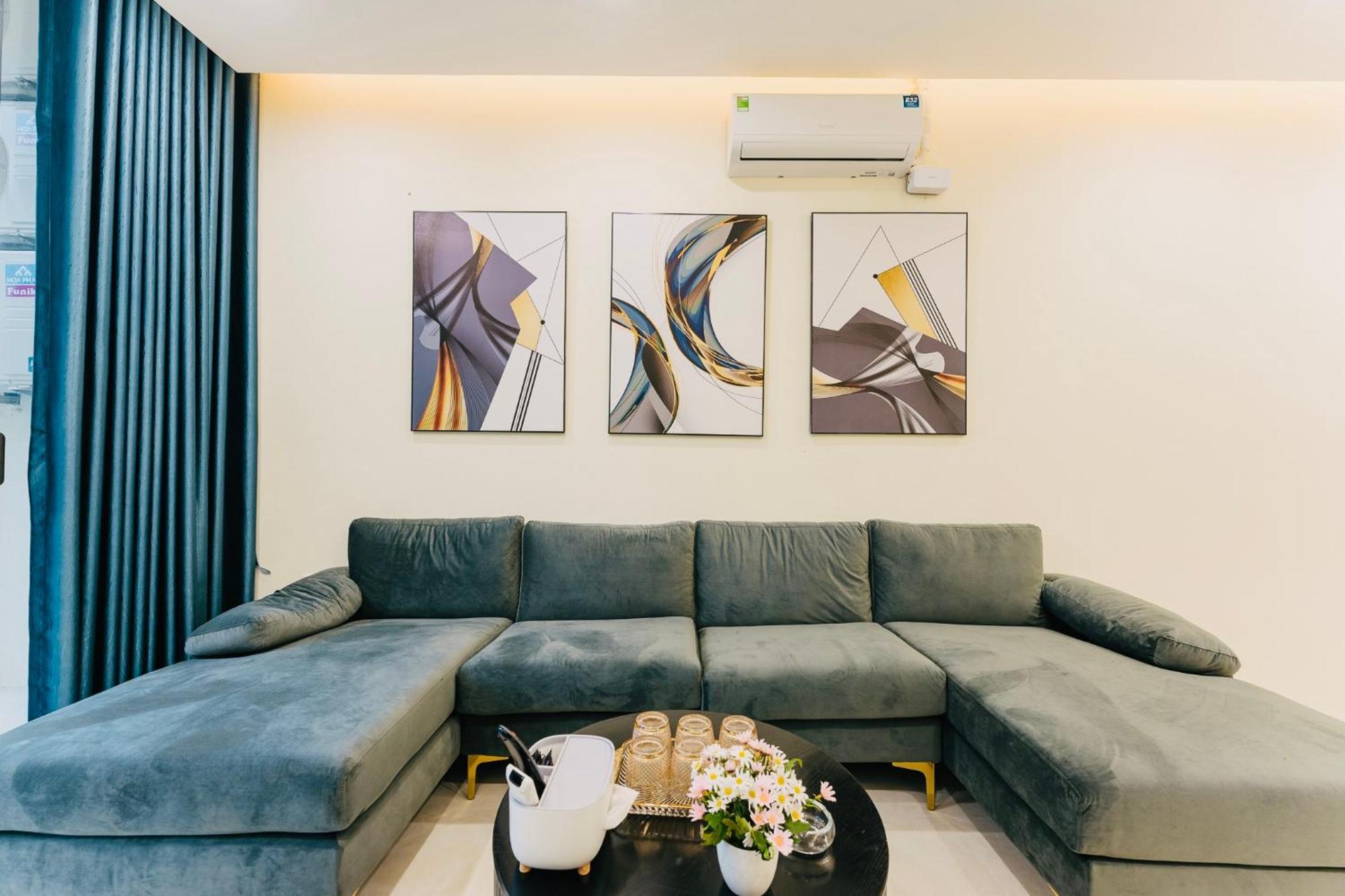 Apartment View/ Central/ Big Bacony/2br/1' To Hanoi