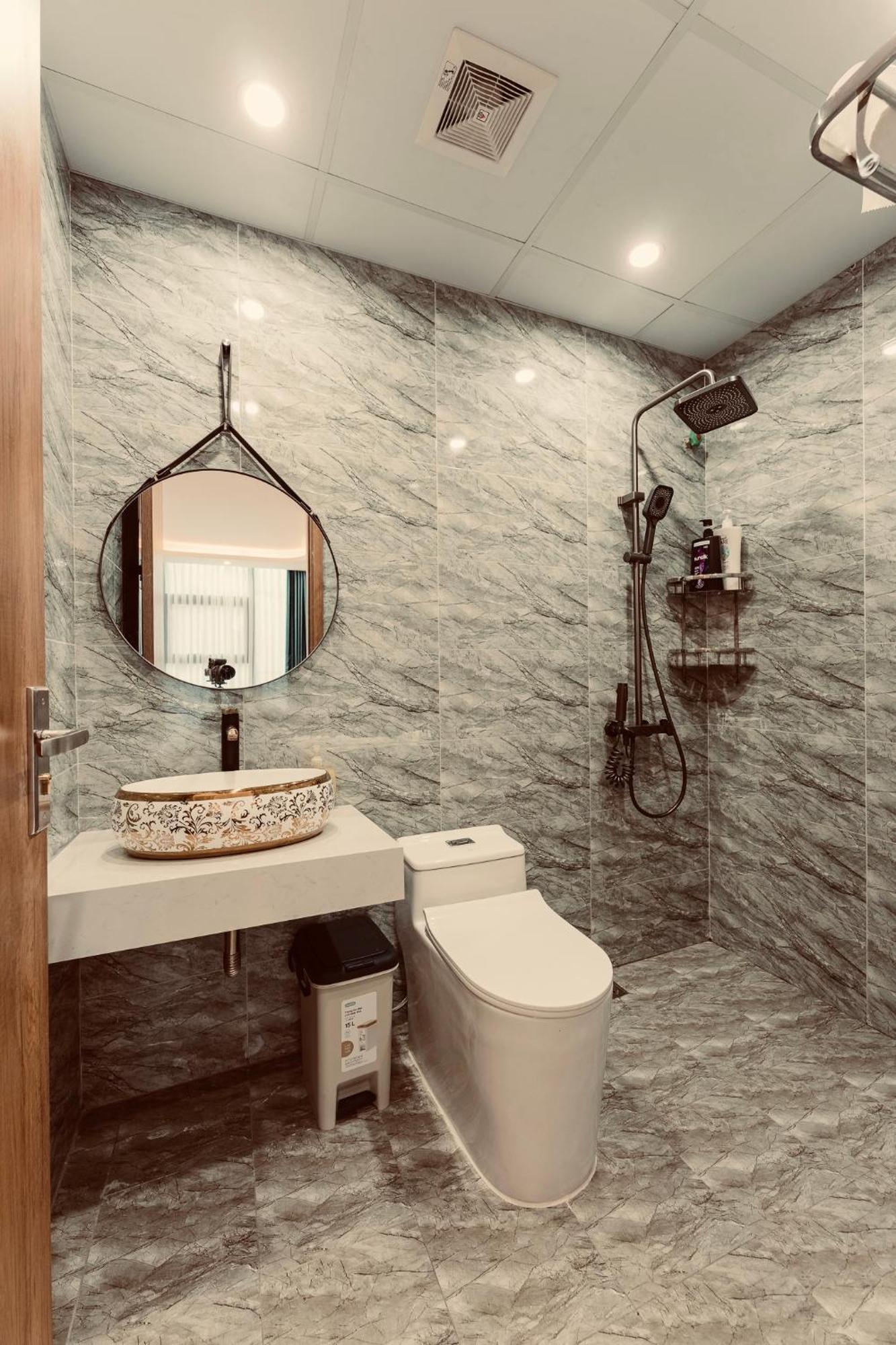 Apartment View/ Central/ Big Bacony/2br/1' To *