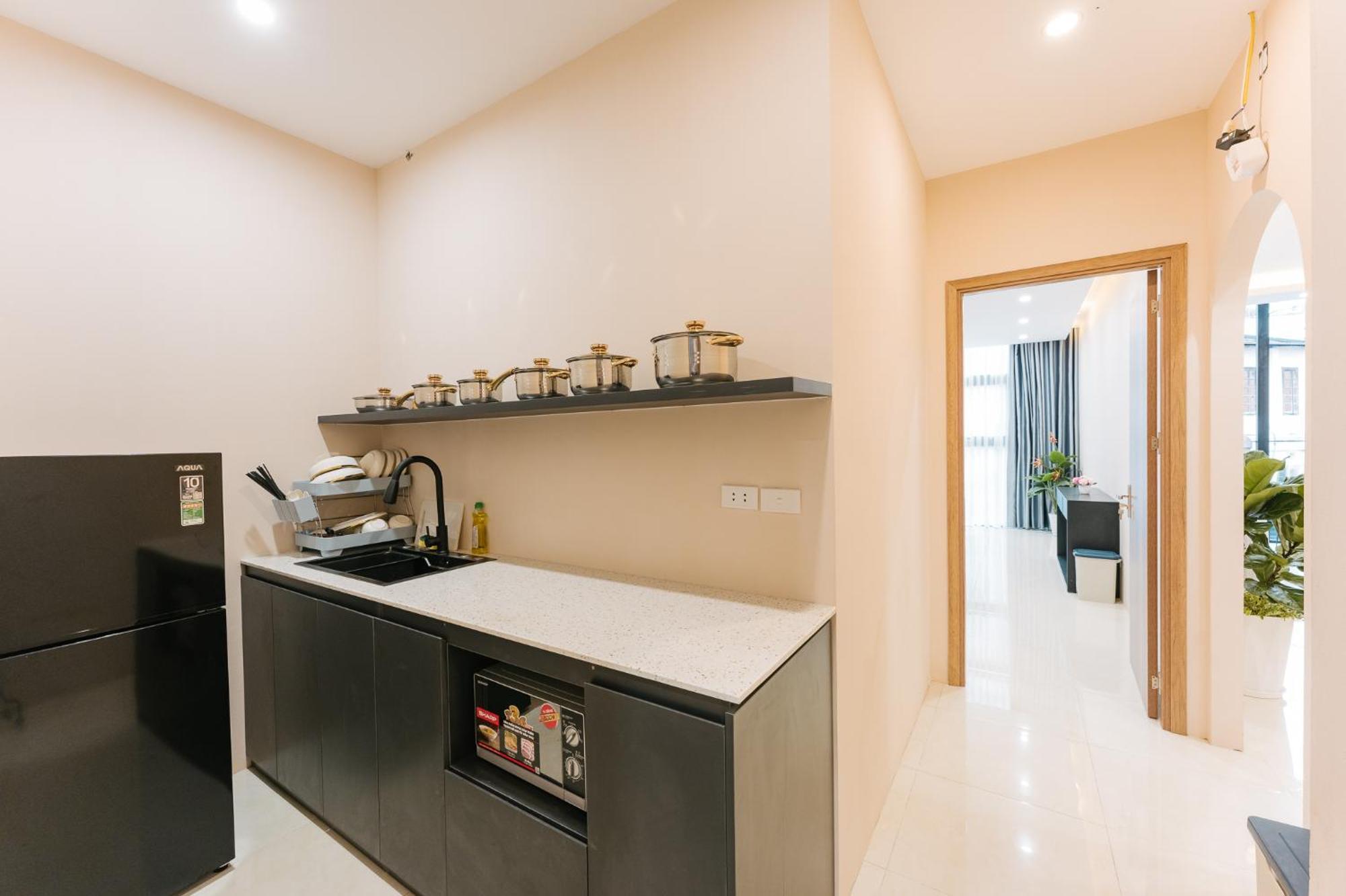 View/ Central/ Big Bacony/2br/1' To *
