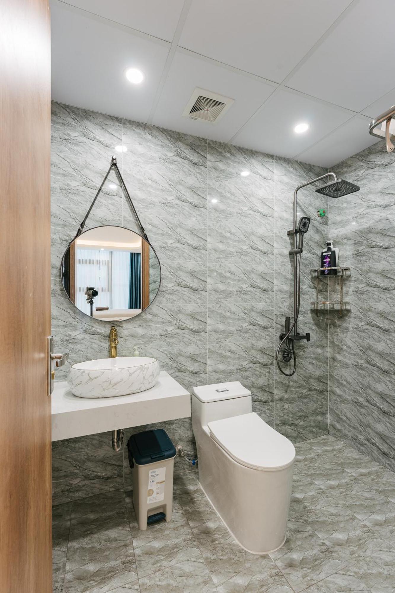 View/ Central/ Big Bacony/2br/1' To Hanoi