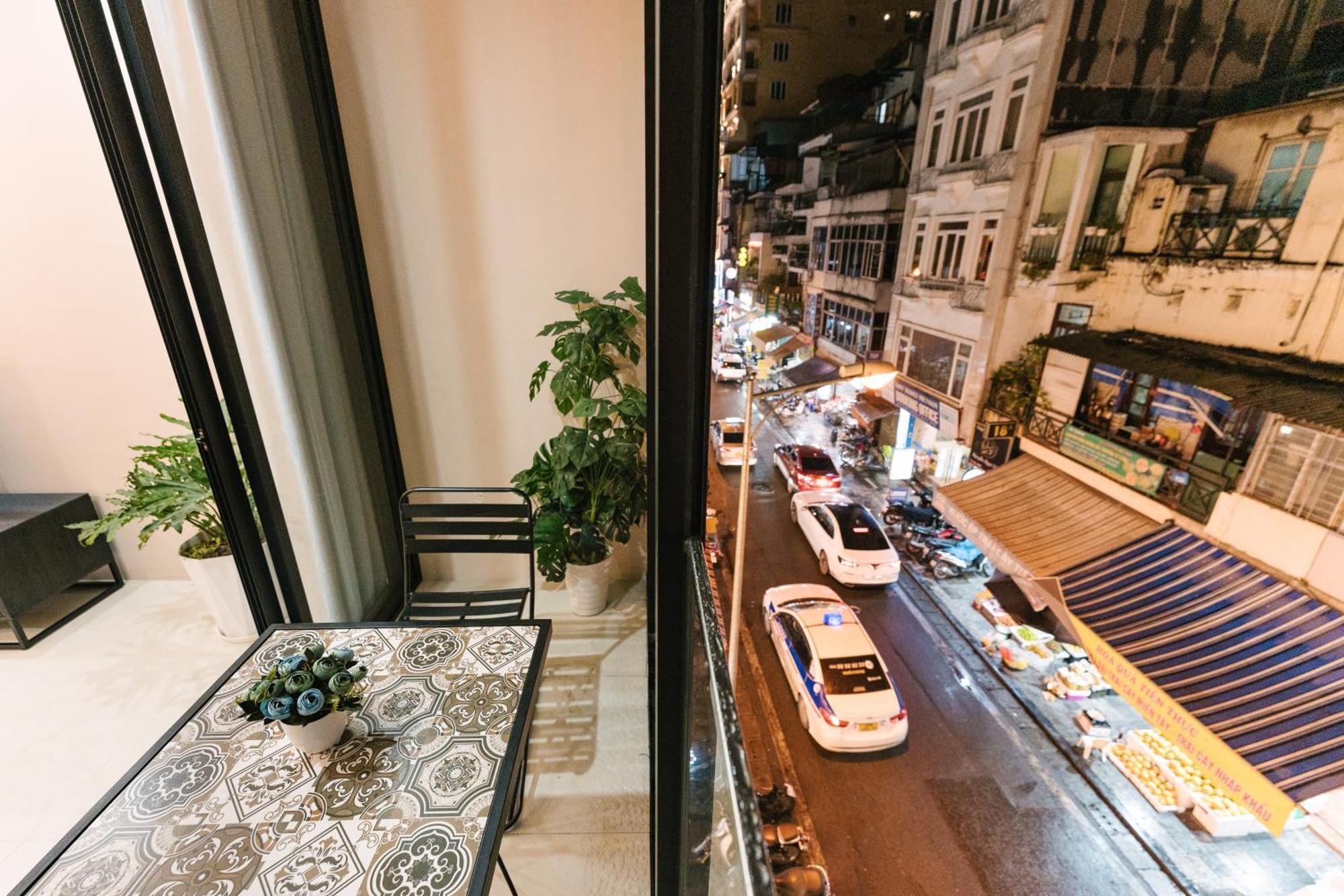 View/ Central/ Big Bacony/2br/1' To * Hanoi